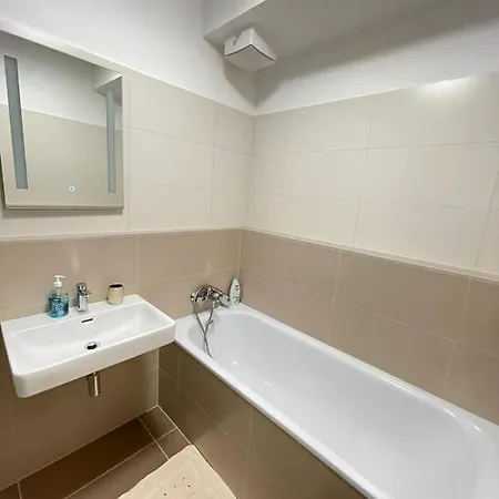 New Luxury Centre With Panoramic View, Free Parking Appartement