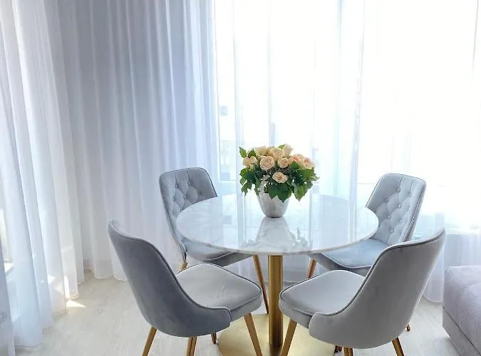 New Luxury Centre With Panoramic View, Free Parking