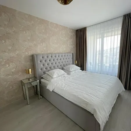 New Luxury Centre With Panoramic View, Free Parking