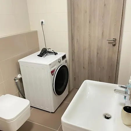 New Luxury Centre With Panoramic View, Free Parking